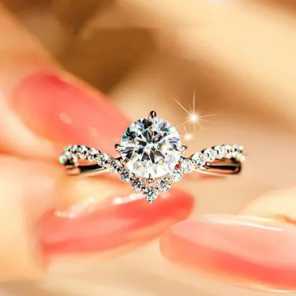 925 Sterling Silver White Sapphire Diamond Ring - Picture 3 of 11